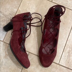 Abeo Virtue Lace Up Heels 8.5 Neutral Suede Leather Comfort